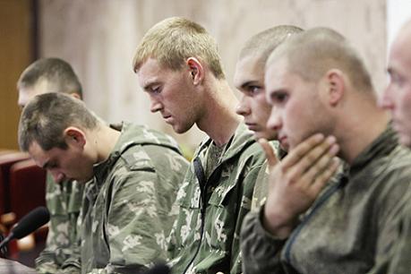 Prisonniers russes à Kiev.