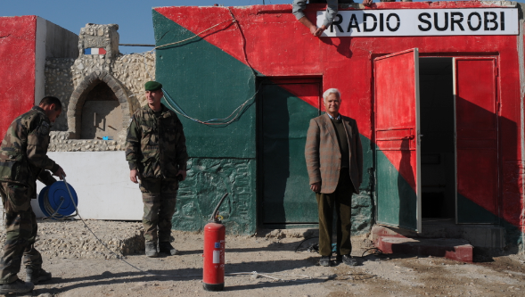 Captain Teacher, un journaliste en uniforme français pour monter une radio afghane